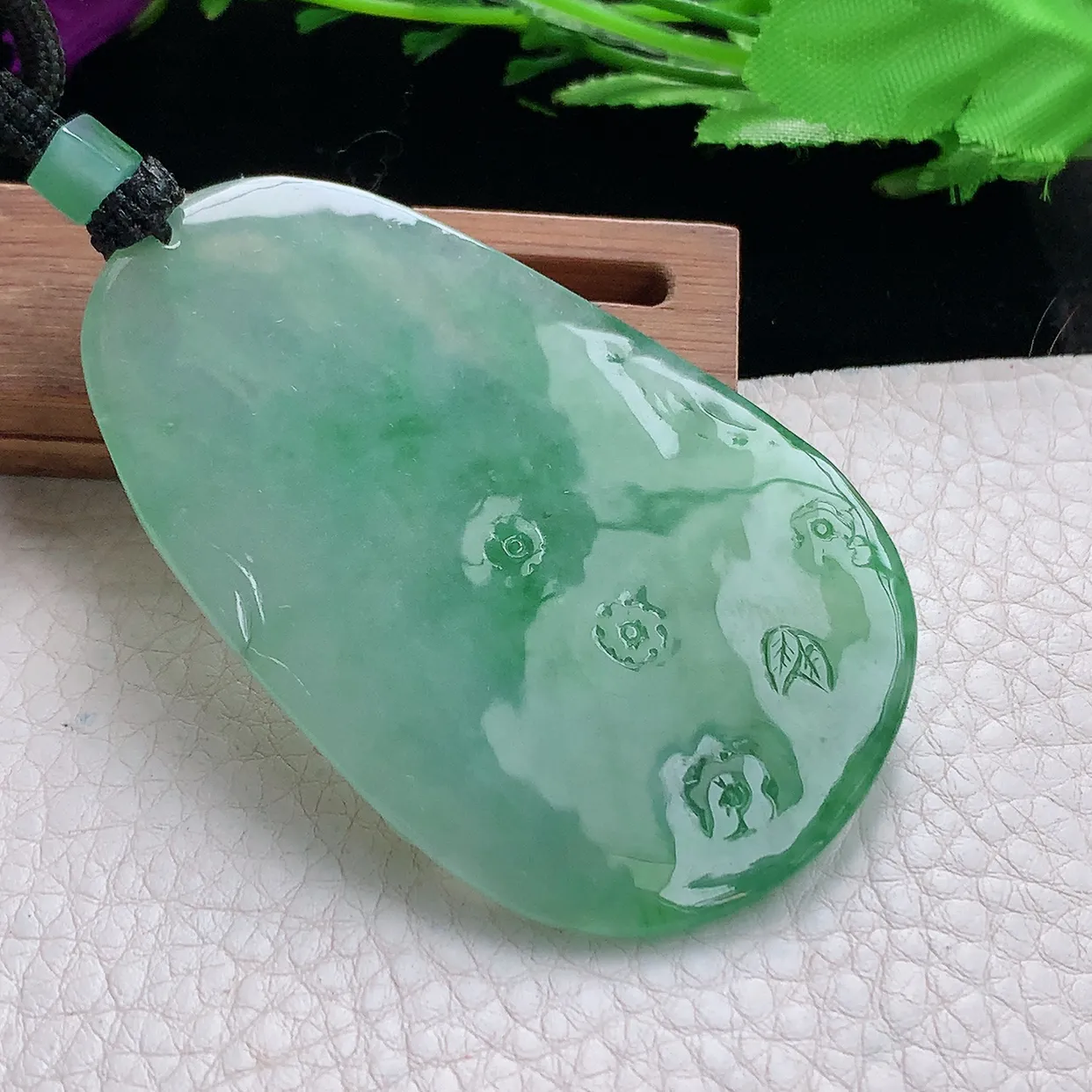 yl实拍72*46.5*5.3缅甸天然翡翠精雕冰飘绿文殊菩萨玉吊坠 生肖守护神玉挂件