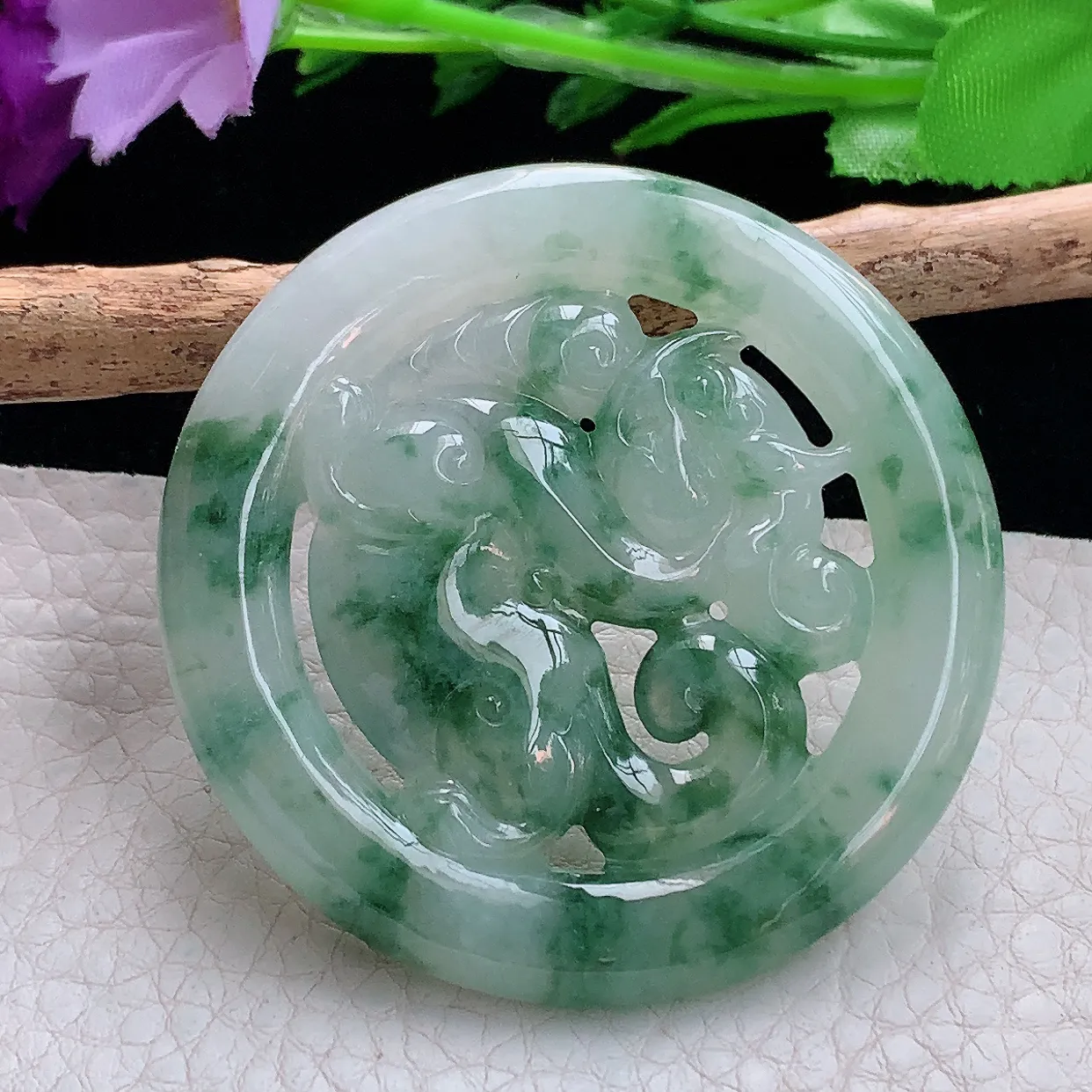 xqa实拍54.5*6缅甸翡翠精雕冰飘花招财貔貅 皮休圆牌玉吊坠 玉挂件