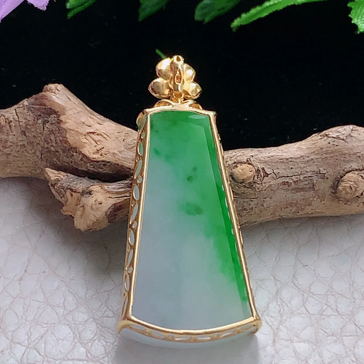 xqa实拍40.8*19*6.3缅甸翡翠精雕飘绿平字无事牌 素面牌玉吊坠 玉挂件