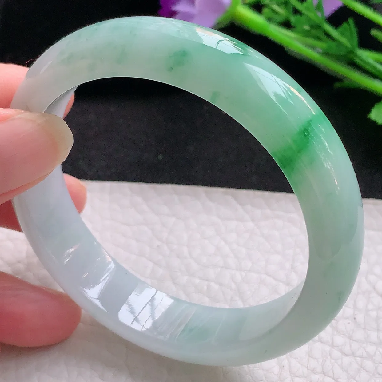 xh自然光57*13.6*7.8平安镯 翡翠玉手镯水润飘绿宽边玉手环 美人镯