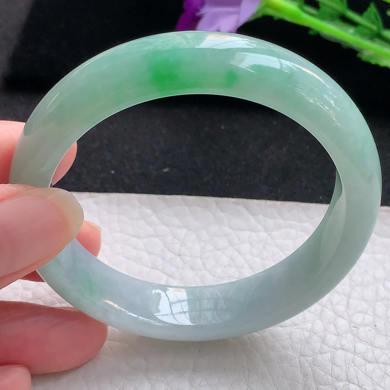 xx自然光53.8*13.2*7.6平安镯 翡翠A货飘绿宽边玉手镯玉手环