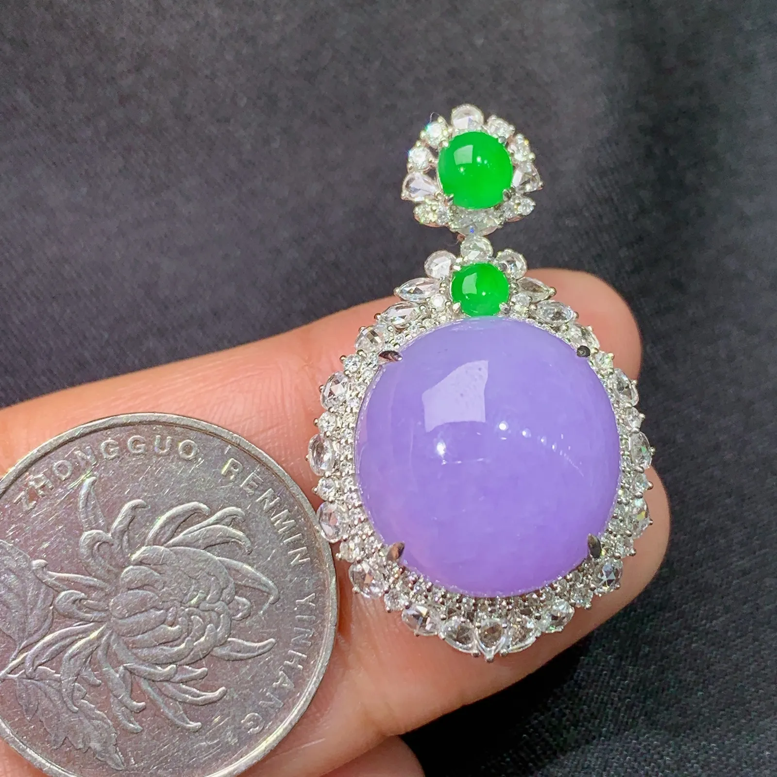 紫罗兰蛋面吊坠，18k金镶嵌，温润细腻，色泽浓郁 尺寸35.8*22.2*14.6