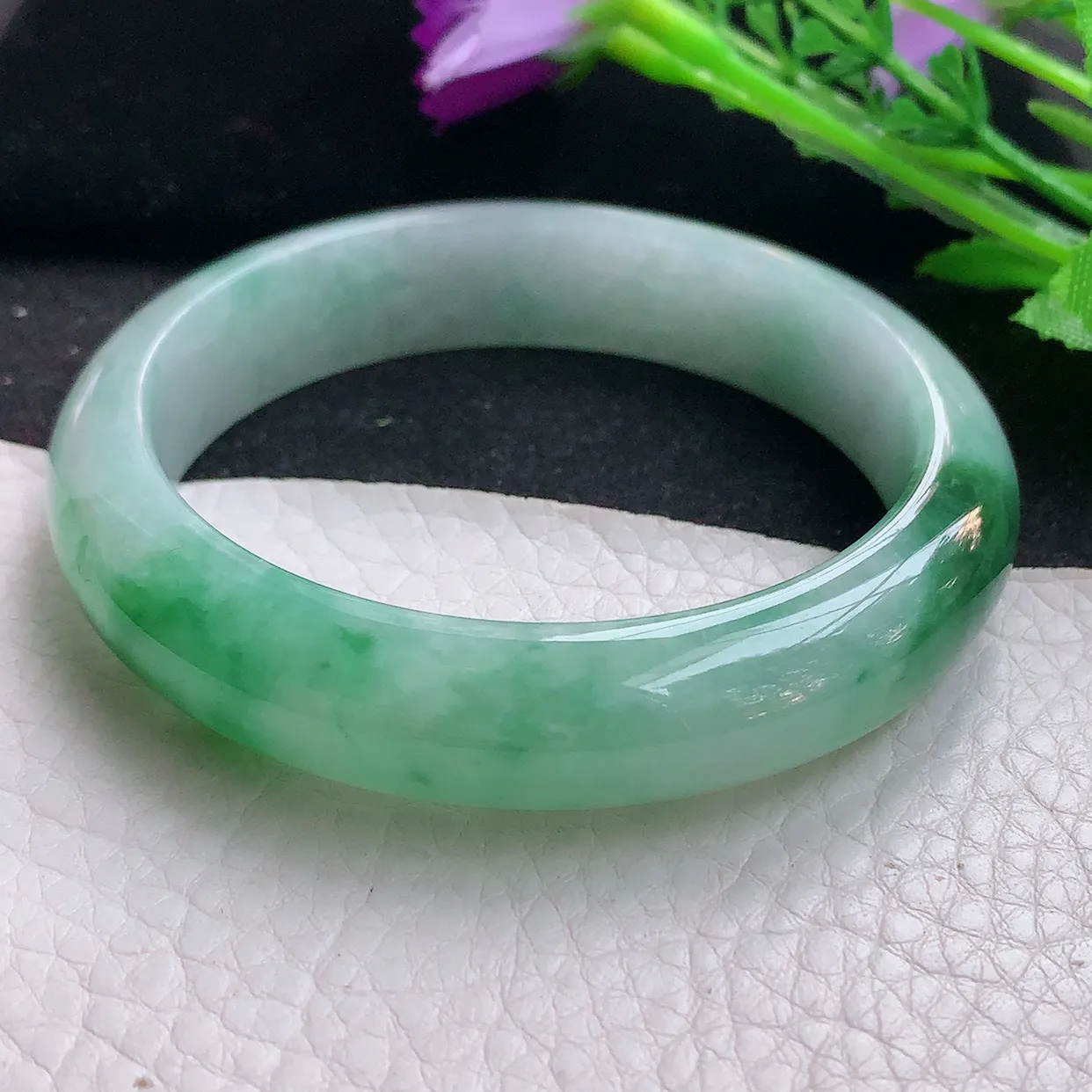 xh自然光57.5*13.5*8.5平安镯 翡翠玉手镯飘绿宽边玉手环 美人镯