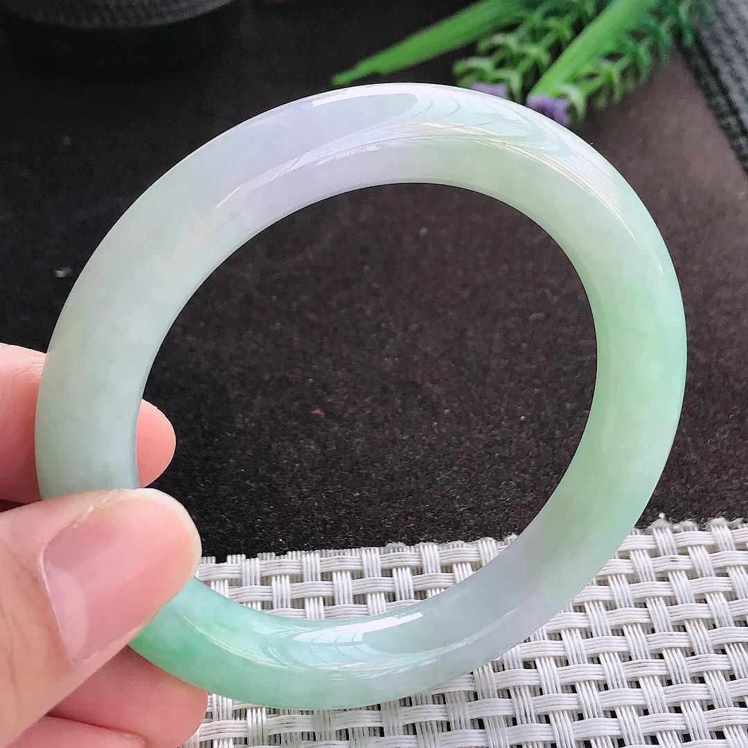 天然A货翡翠56/10.5/10.3老坑冰润水灵飘绿圆条手镯翡翠玉镯手环