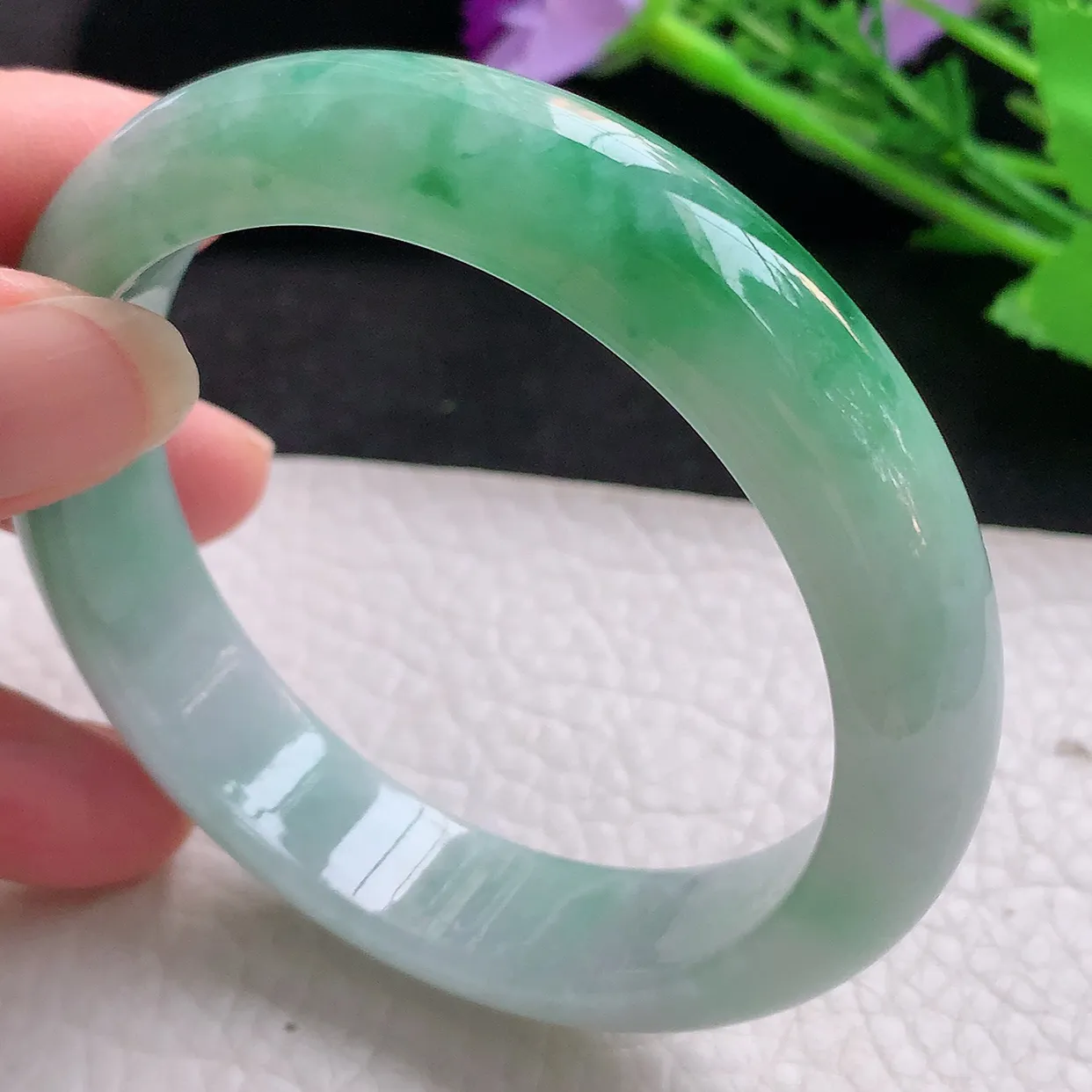 xh自然光57.5*13.5*8.5平安镯 翡翠玉手镯飘绿宽边玉手环 美人镯