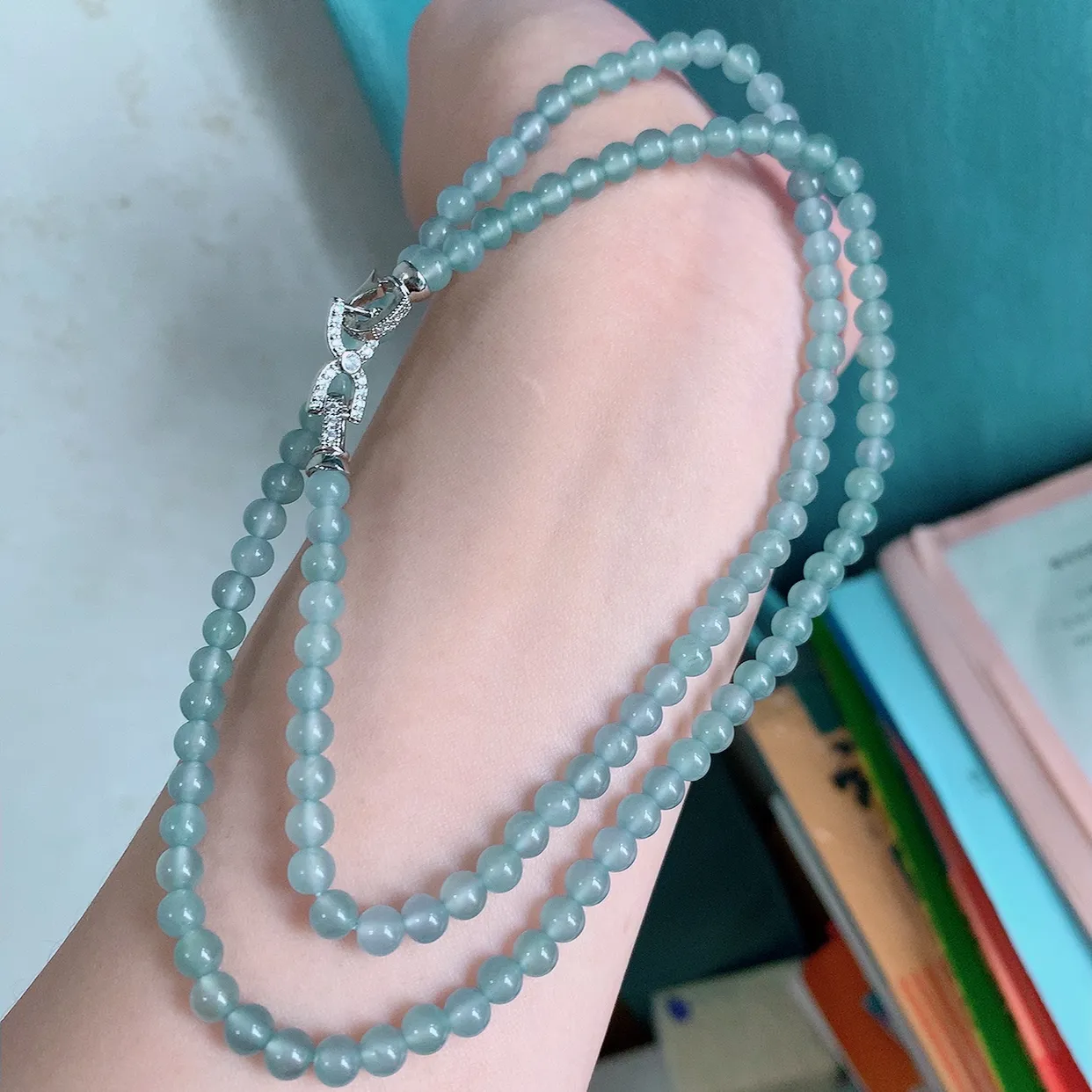 自然光实拍，冰种翡翠珠链，颜色丰富，料子细腻，高档大气，自戴送礼佳品！#001.1取一尺寸4.8mm