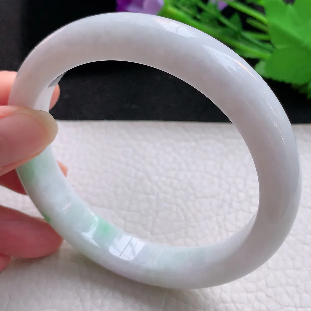 ee大圈口65*12.5*9.3平安镯 缅甸翡翠A货飘绿白底青正圈玉镯子