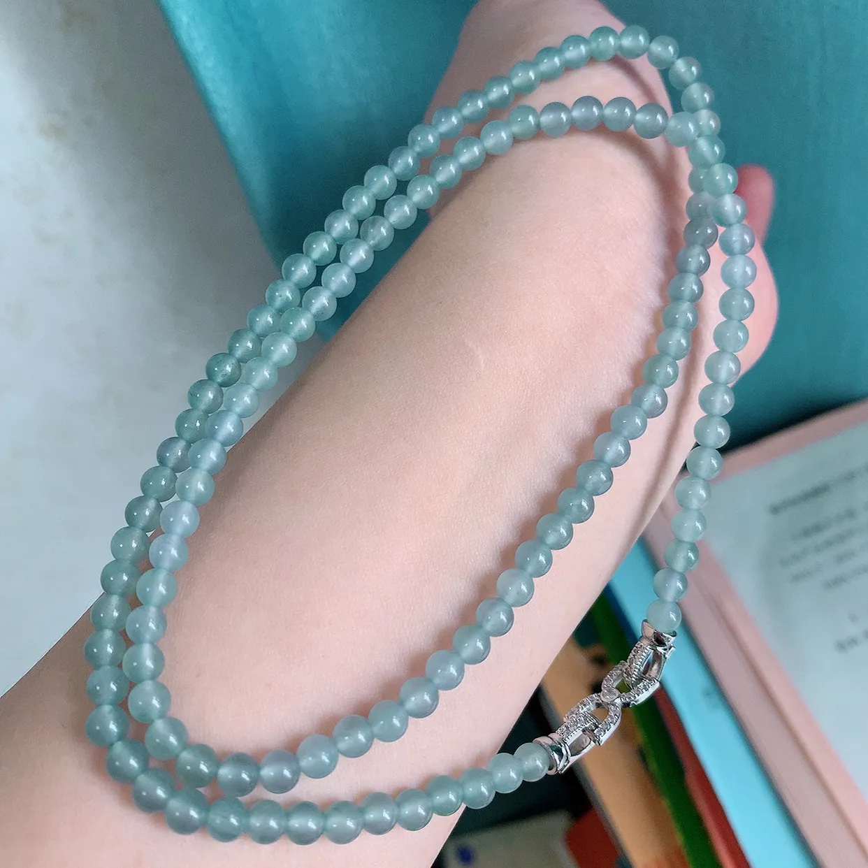 自然光实拍，冰种翡翠珠链，颜色丰富，料子细腻，高档大气，自戴送礼佳品！#001.1取一尺寸4.8mm