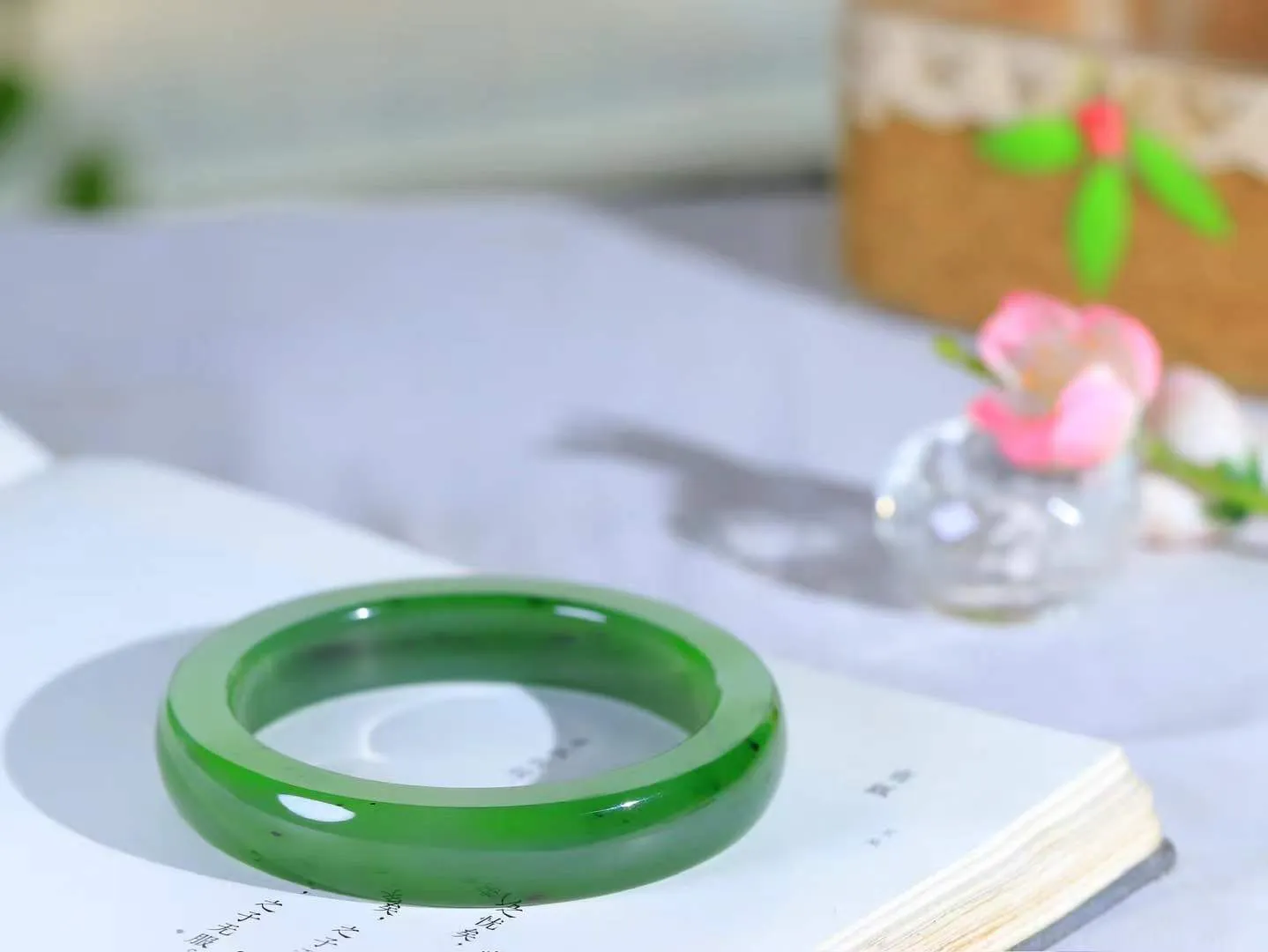 【碧波流转·手镯】

精品️和田玉碧玉手镯，玉质细腻温润，手感舒适，️线条流畅，简约大气，美