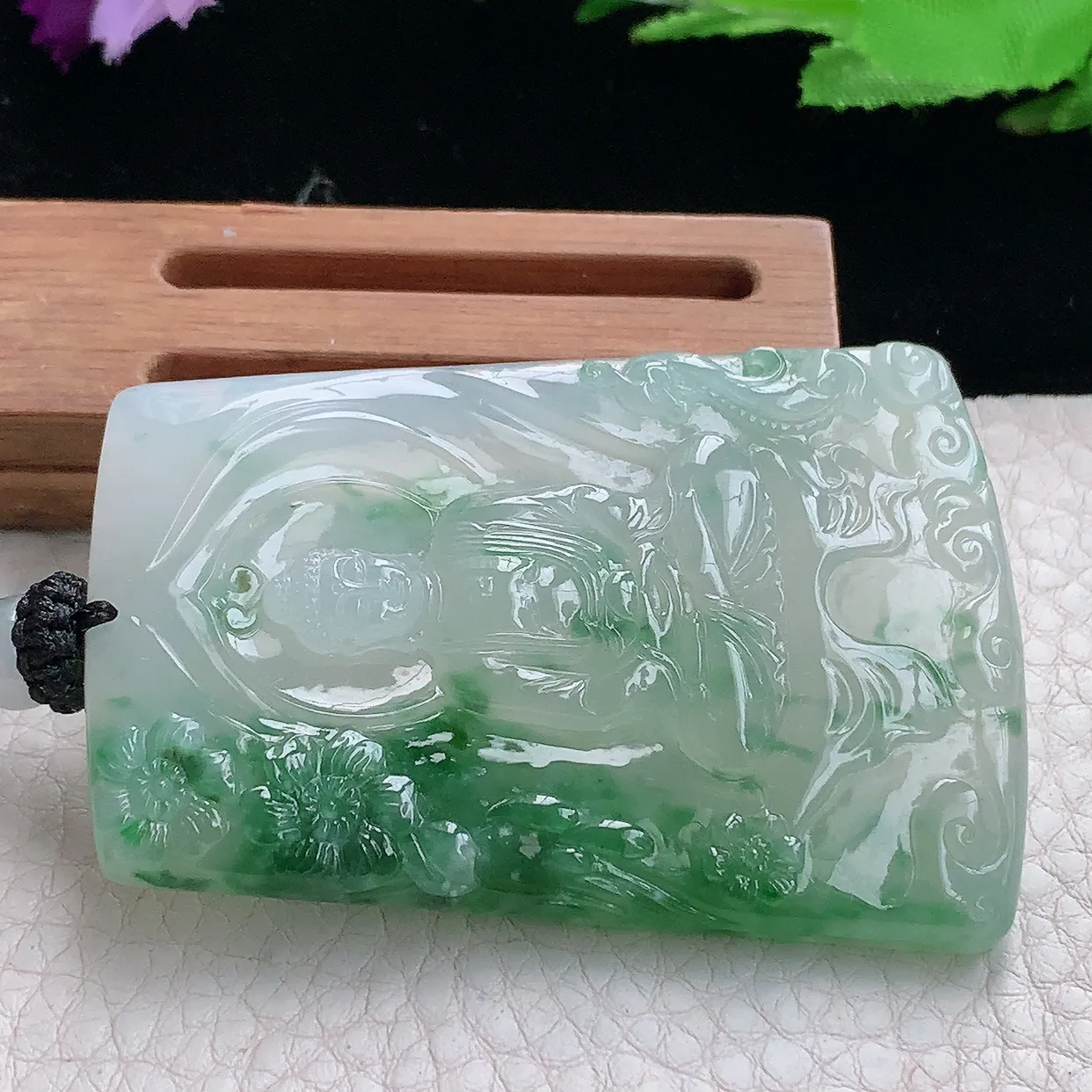 yl实拍63.2*43.2*6缅甸天然翡翠精雕冰飘绿大日如来 花开见佛玉吊坠