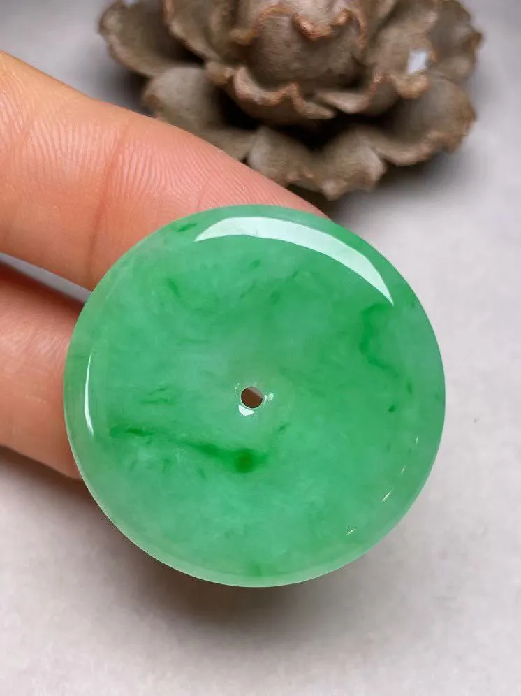 冰糯种飘绿【平安扣】吊坠，种水好、玉质细腻 ，卖相好.