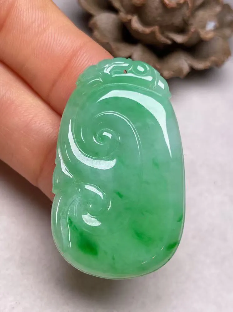 冰糯种飘绿【如意】吊坠，种水好，玉质细腻 ，卖相好.