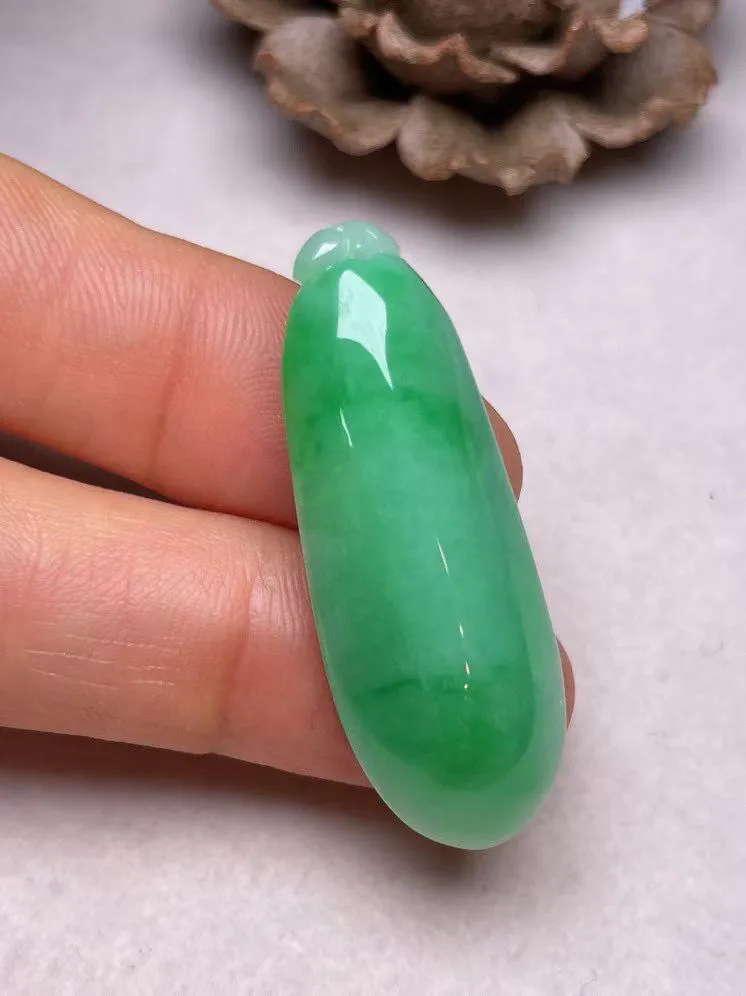 冰糯种飘绿【福瓜】吊坠，种水好，玉质细腻 ，卖相好.