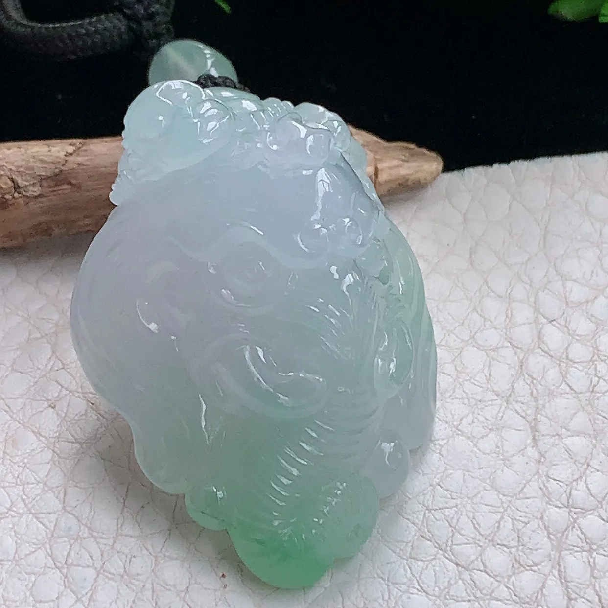 yl实拍45*34*22.3缅甸天然翡翠精雕果冻胶飘绿龙头玉吊坠 龙首玉挂件