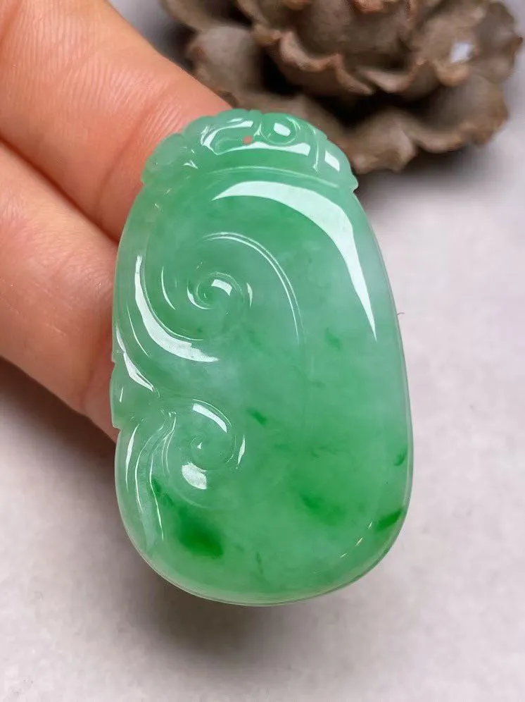 冰糯种飘绿【如意】吊坠，种水好，玉质细腻 ，卖相好.