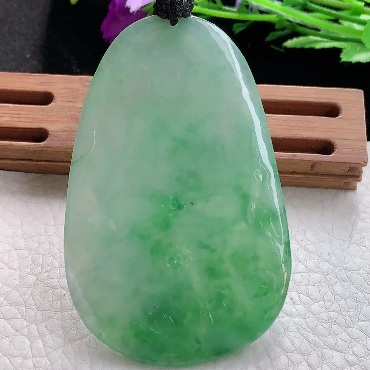 yl实拍72*46.5*5.3缅甸天然翡翠精雕冰飘绿文殊菩萨玉吊坠 生肖守护神玉挂件