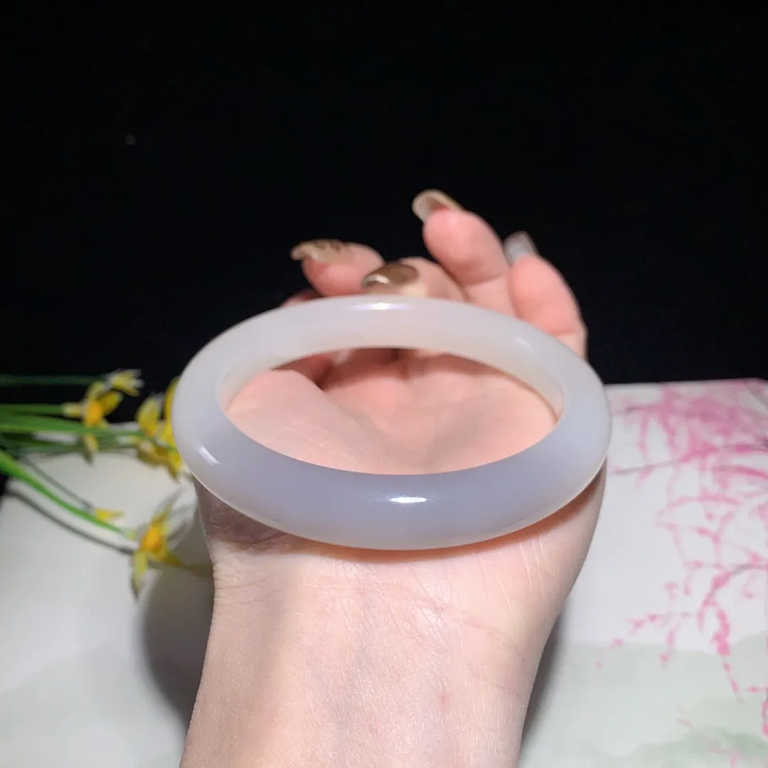 和田玉61圈口紫罗兰色手镯！玉质细腻油润 底色纯净 无裂无杂 脂粉好，品质好！