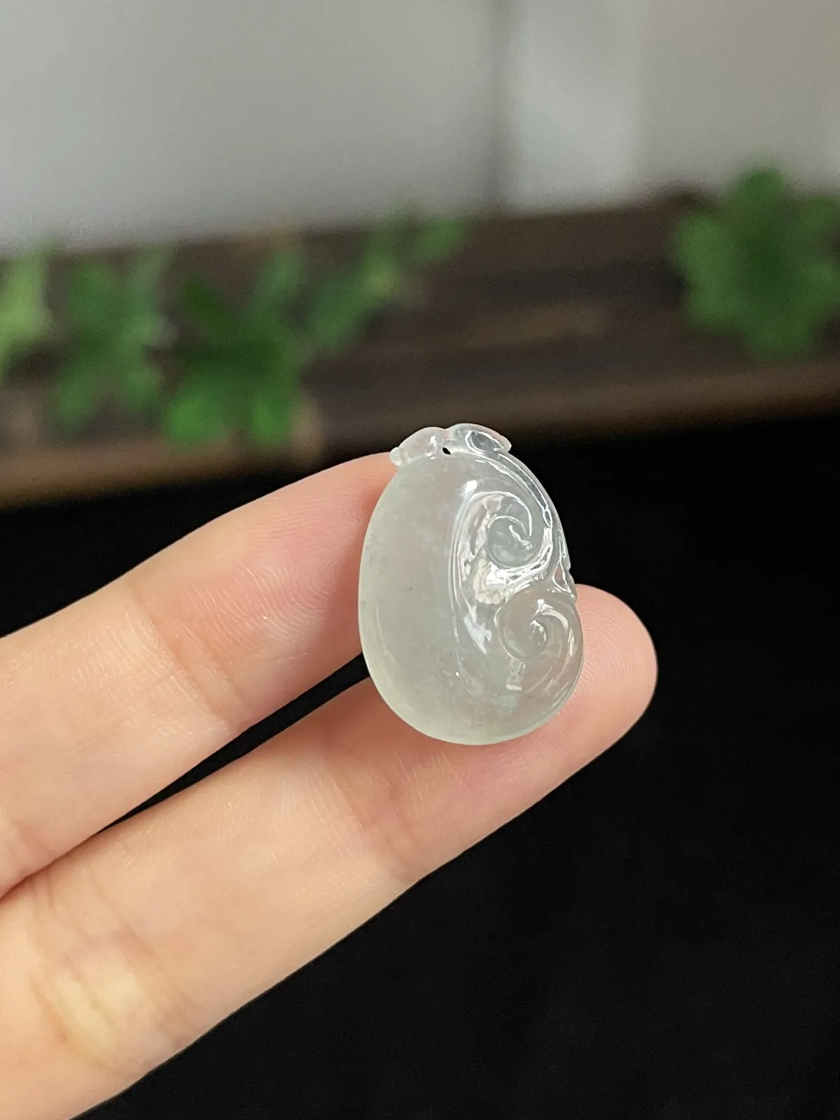 翡翠冰糯种绿色如意