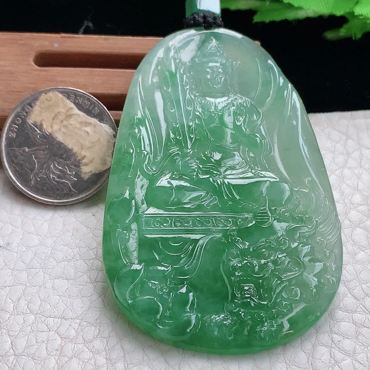 yl实拍72*46.5*5.3缅甸天然翡翠精雕冰飘绿文殊菩萨玉吊坠 生肖守护神玉挂件