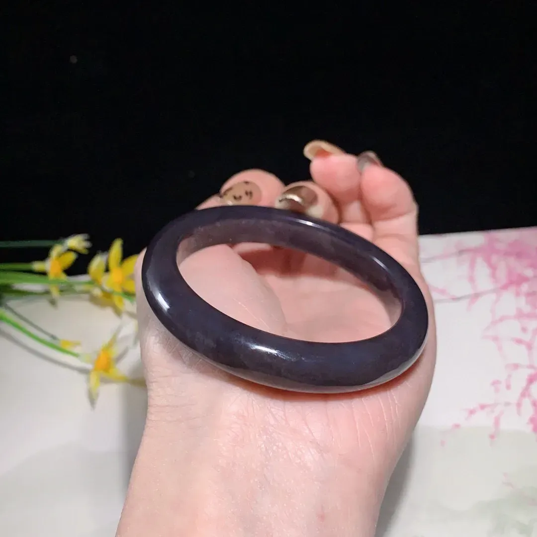 和田玉53.5圈口紫罗兰色手镯！葡萄紫！玉质细腻油润 底色纯净 无裂无黑 脂粉好，品质好！