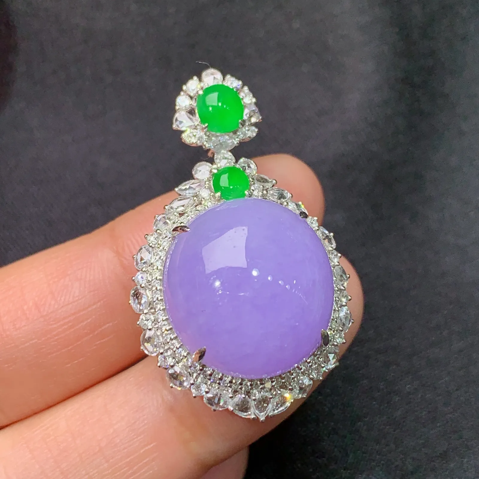 紫罗兰蛋面吊坠，18k金镶嵌，温润细腻，色泽浓郁 尺寸35.8*22.2*14.6