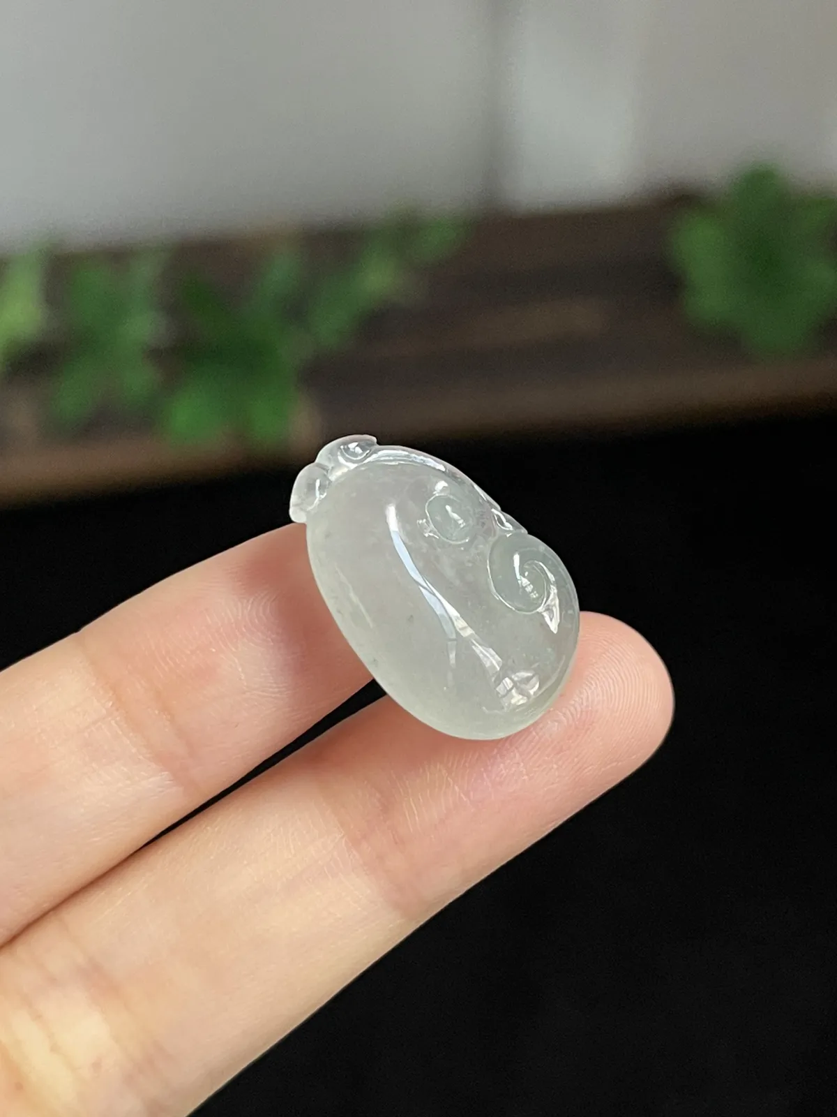 翡翠冰糯种绿色如意