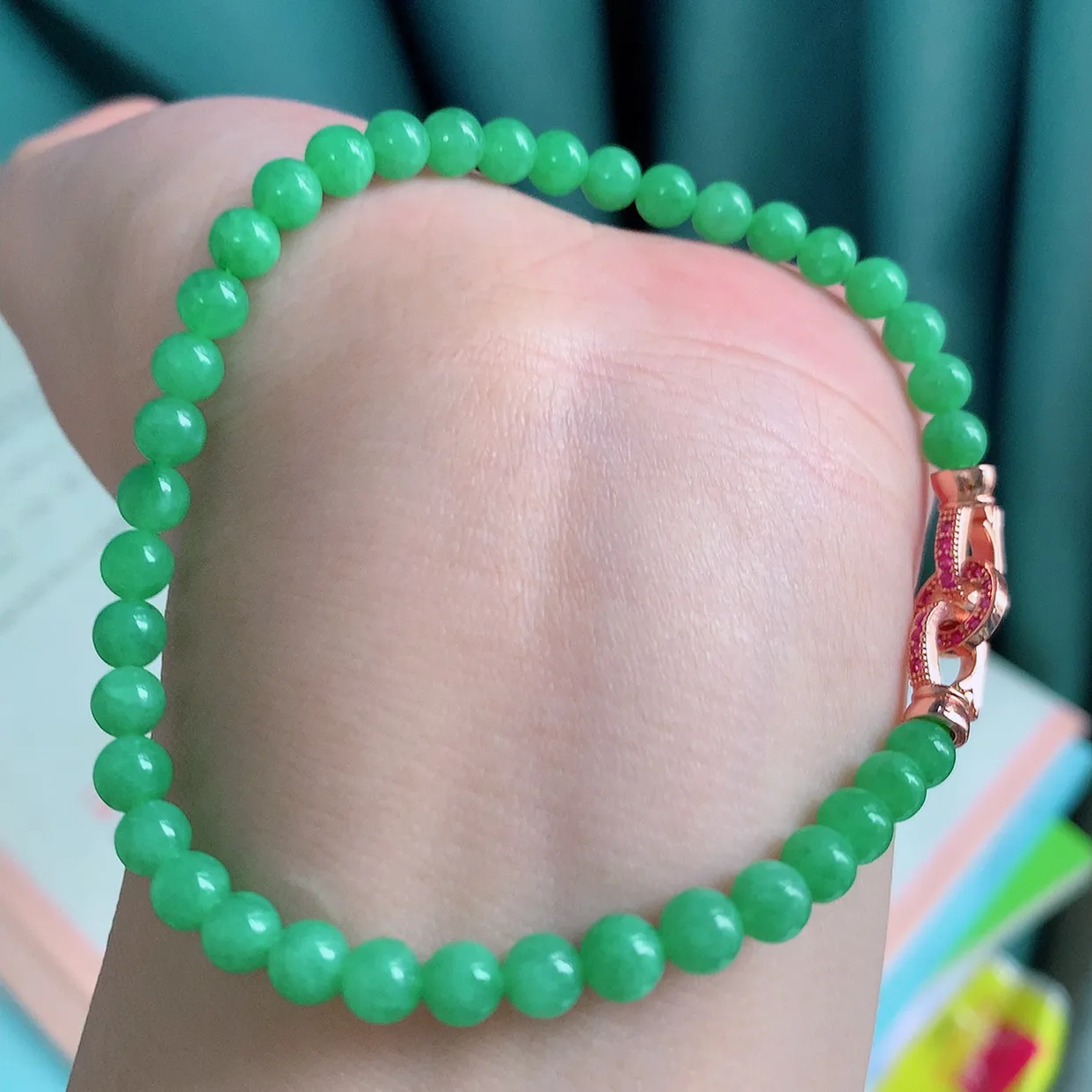 自然光实拍，冰润满绿翡翠手串手链，颜色丰富，料子细腻，高档大气，自戴送礼佳品！#003.3取一尺寸4.8mm