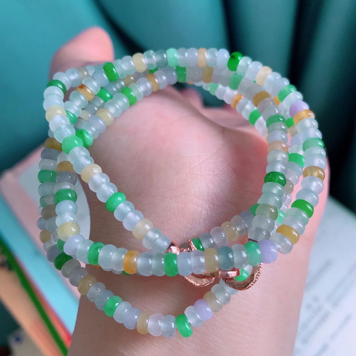 自然光实拍，冰种多宝翡翠项链，多彩翡翠珠链，颜色丰富，料子细腻，高档大气，自戴送礼佳品！#001.1取一尺寸4.5mm