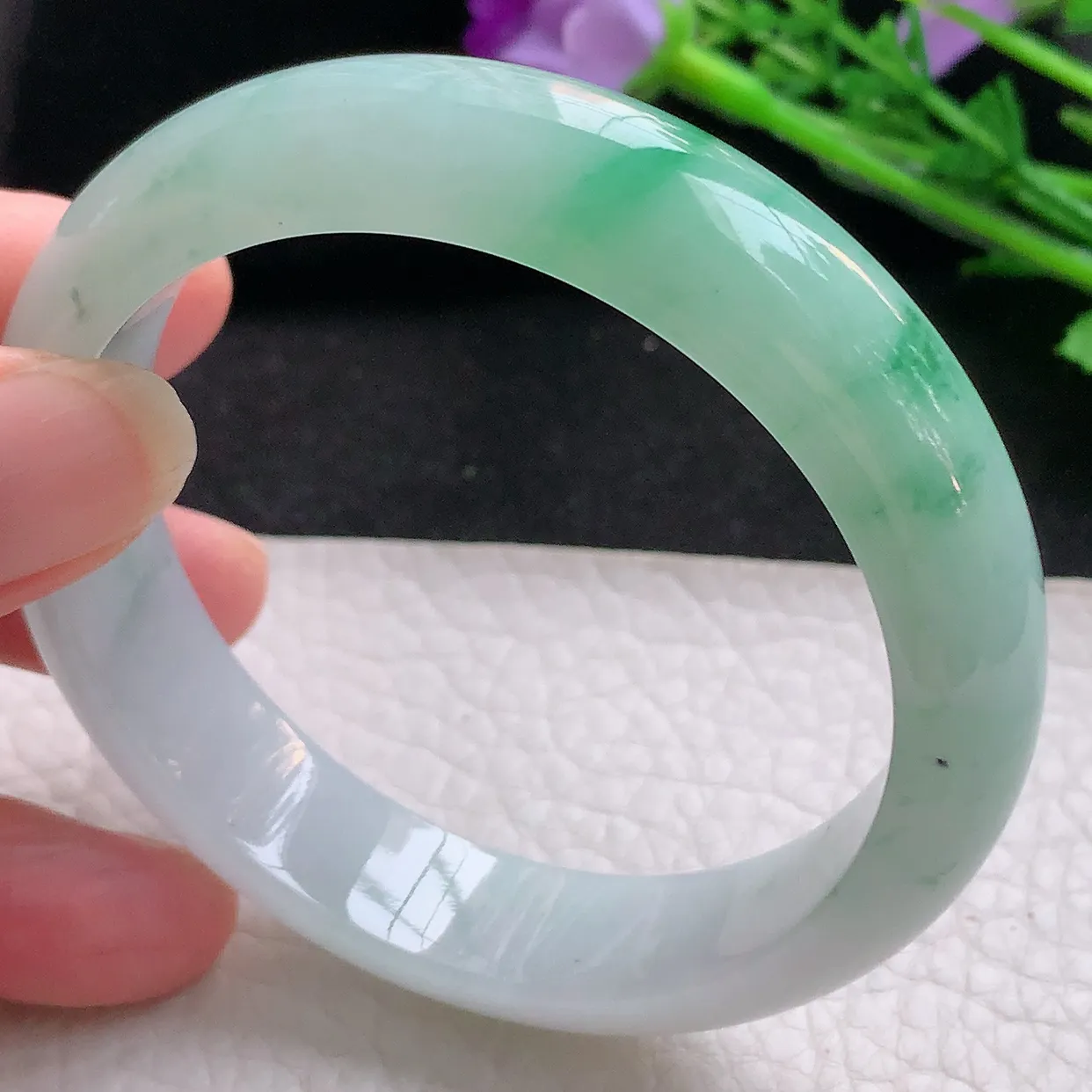 xh自然光57*13.6*7.8平安镯 翡翠玉手镯水润飘绿宽边玉手环 美人镯