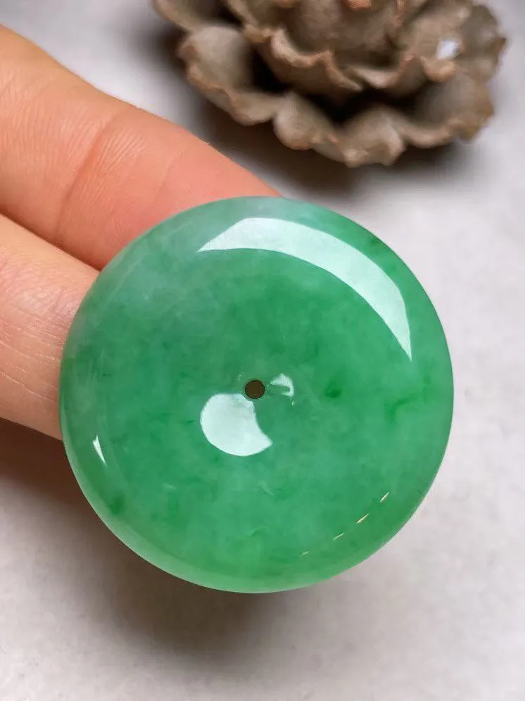 冰糯种飘绿【平安扣】吊坠，种水好、玉质细腻 ，卖相好.
