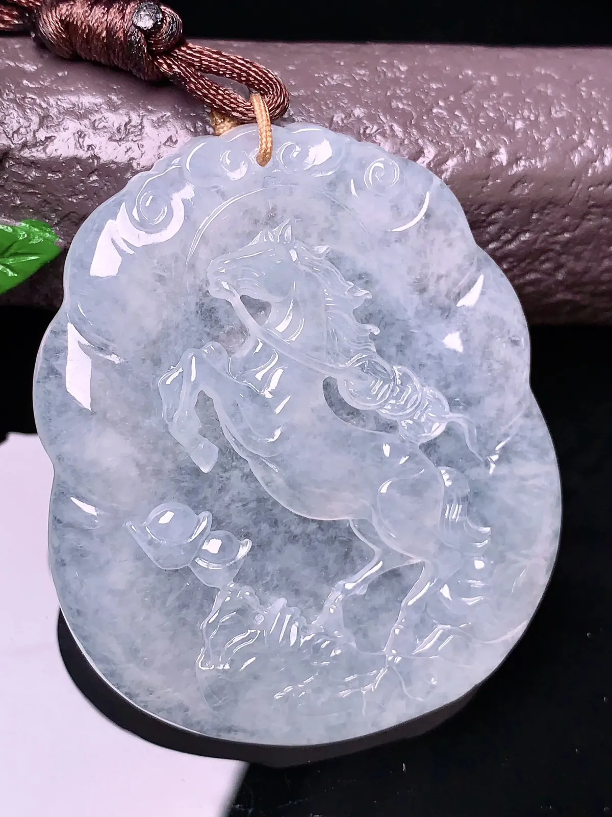 生肖马吊坠 玉质细腻 色泽清新艳丽 整体尺寸51.7*43.8*5.8