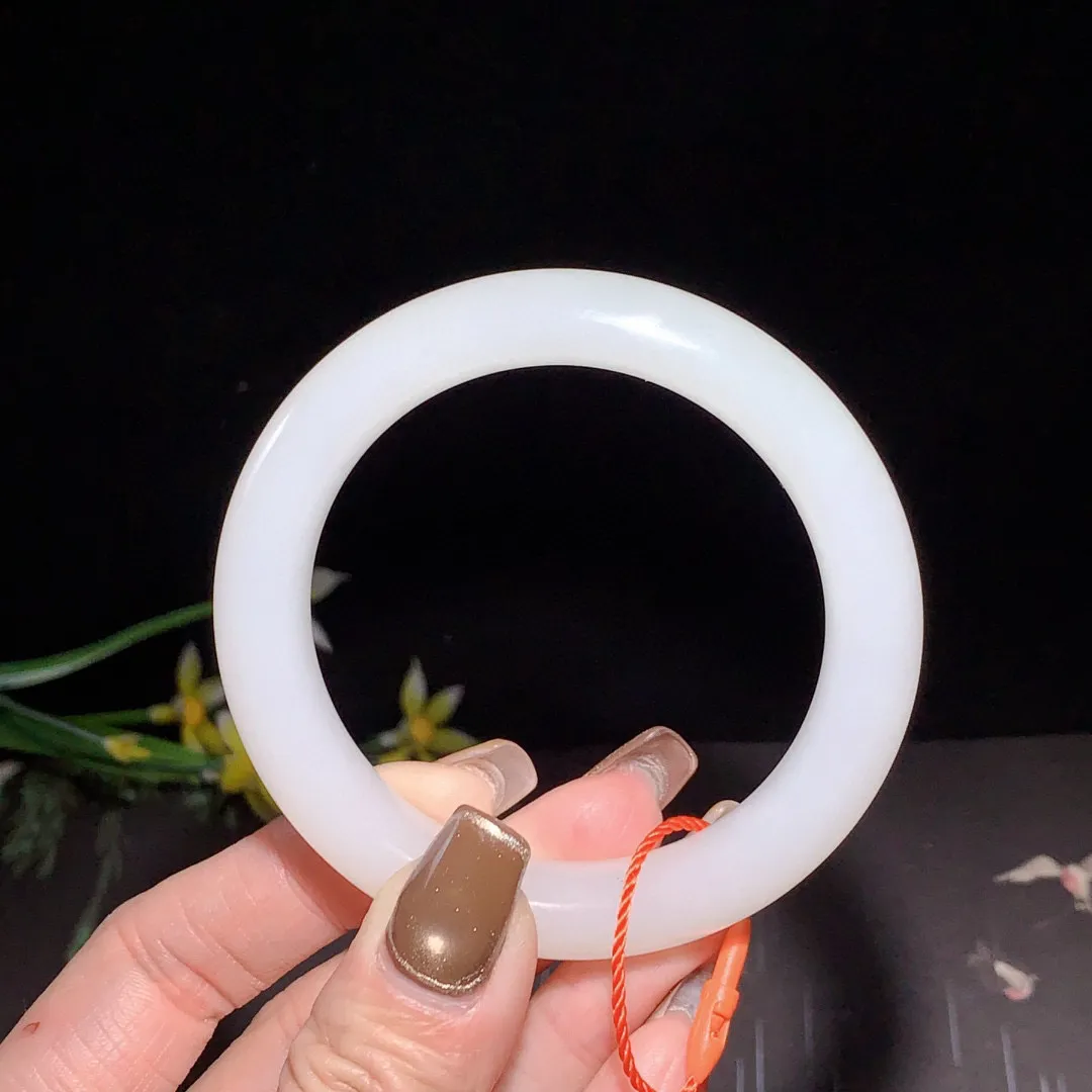 和田玉54.5圈口羊脂白手镯！玉质细腻油润 底色纯净 无裂无杂 脂粉好，品质高