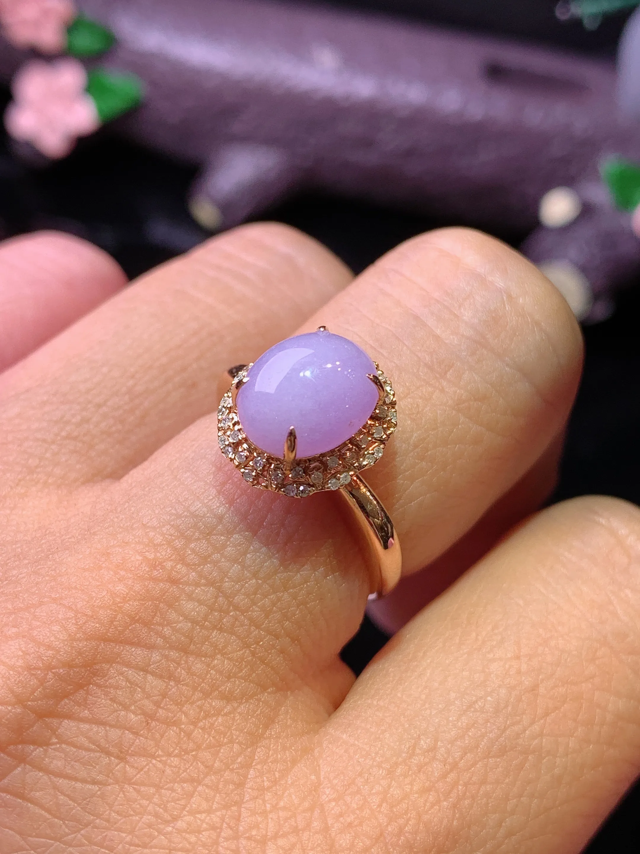 18k金钻镶嵌紫罗兰蛋面戒指 玉质细腻 色泽清新艳丽 圈口13 整体尺寸12*10.5*9.8