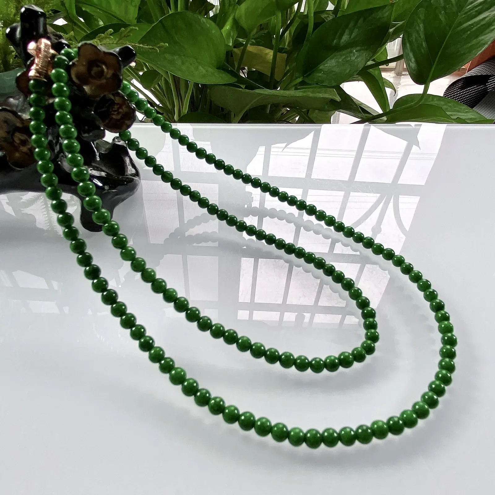 缅甸天然翡翠A货，卡4.2水润满绿辣绿小米珠小圆珠项链手链，尺寸：4.2mm/158颗，长度610mm，重量：18.93g