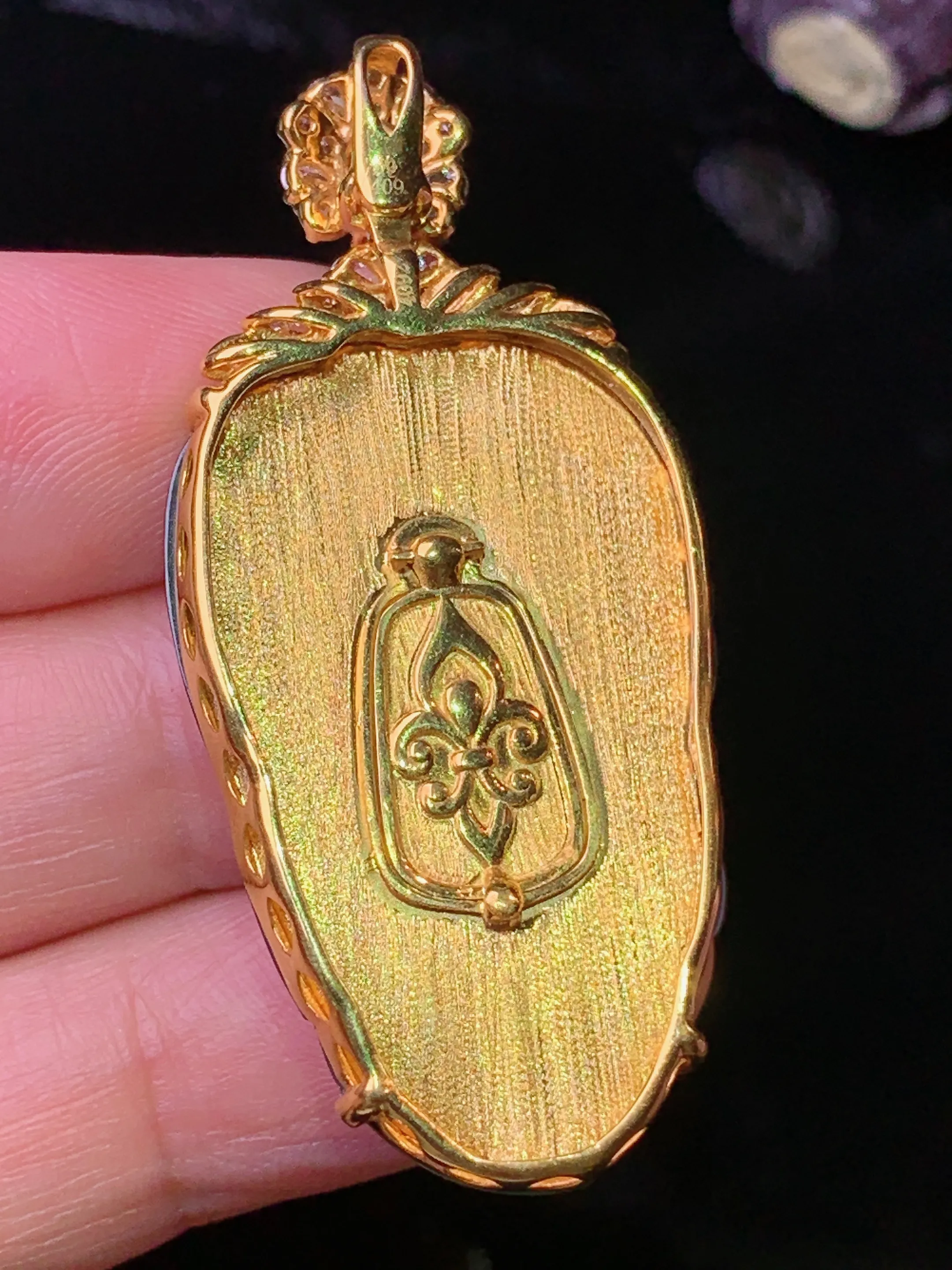 18k金钻镶嵌翠绿树叶吊坠 玉质细腻 色泽清新艳丽 整体尺寸47.3*21.8*6