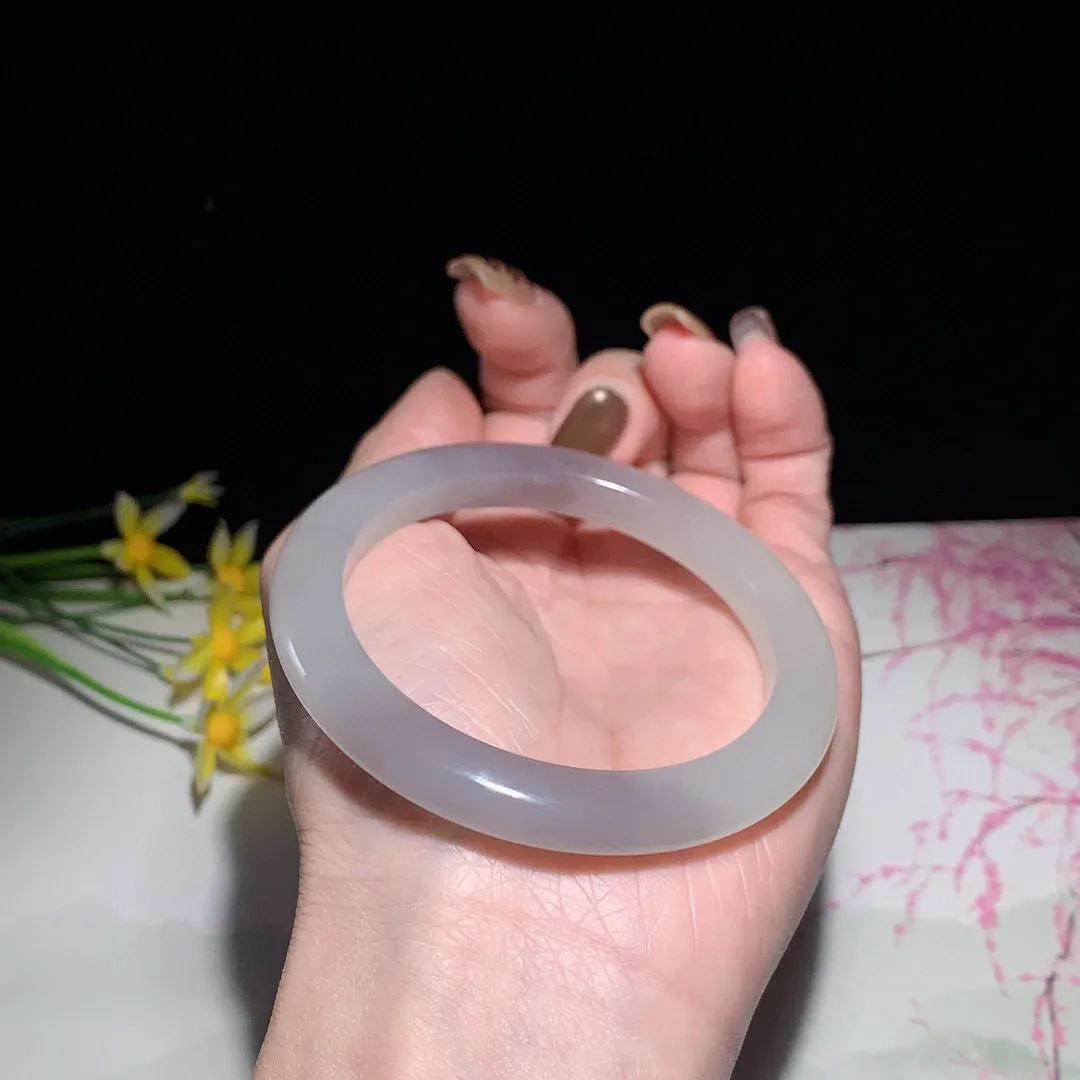 和田玉54圈口紫罗兰色手镯！白加紫！玉质细腻油润 底色纯净 无裂无黑 脂粉好，品质好！