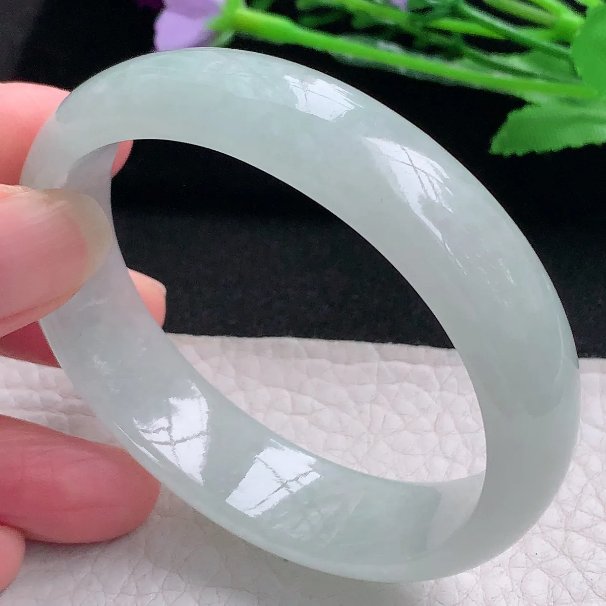 ee自然光56*49*15.5*7轮胎贵妃镯 翡翠A货玉手镯浅绿冰胶秀气玉手环