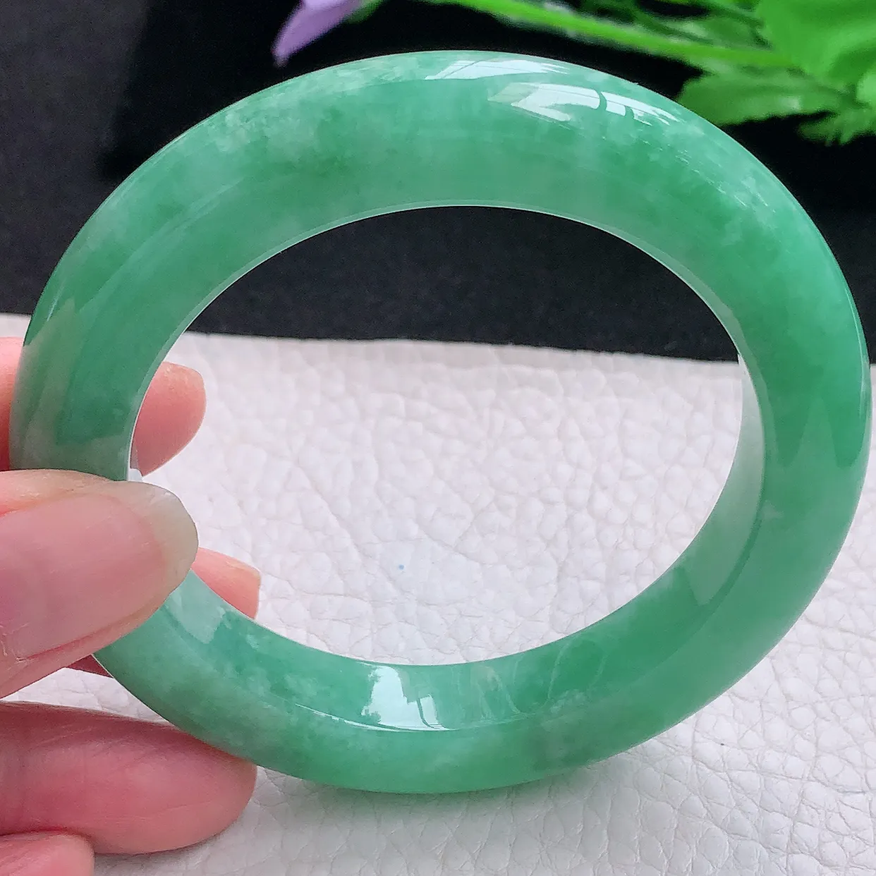 js自然光57*11.5*11平安镯 缅甸翡翠A货玉手镯满绿厚装宽边玉手环