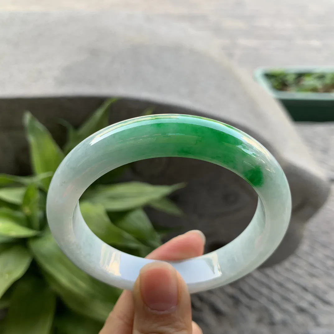 圈口56.5-11.8-8.3 【飘辣绿正圈手镯】正圈56 57可戴
