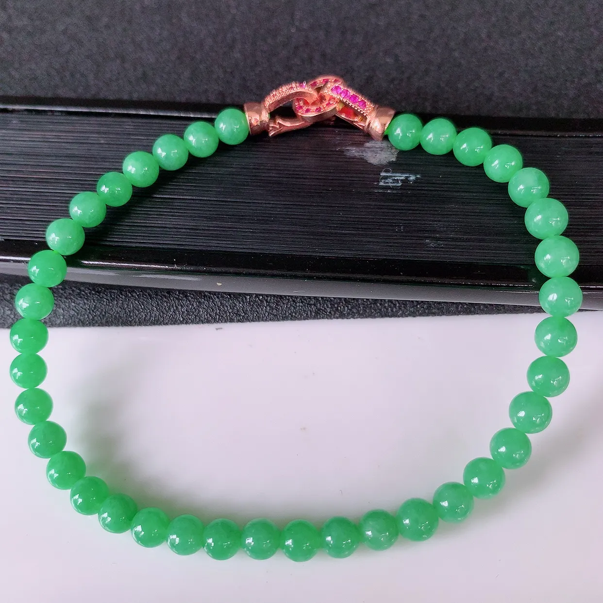 自然光实拍，冰润满绿翡翠手串手链，颜色丰富，料子细腻，高档大气，自戴送礼佳品！#001.1取一尺寸5mm