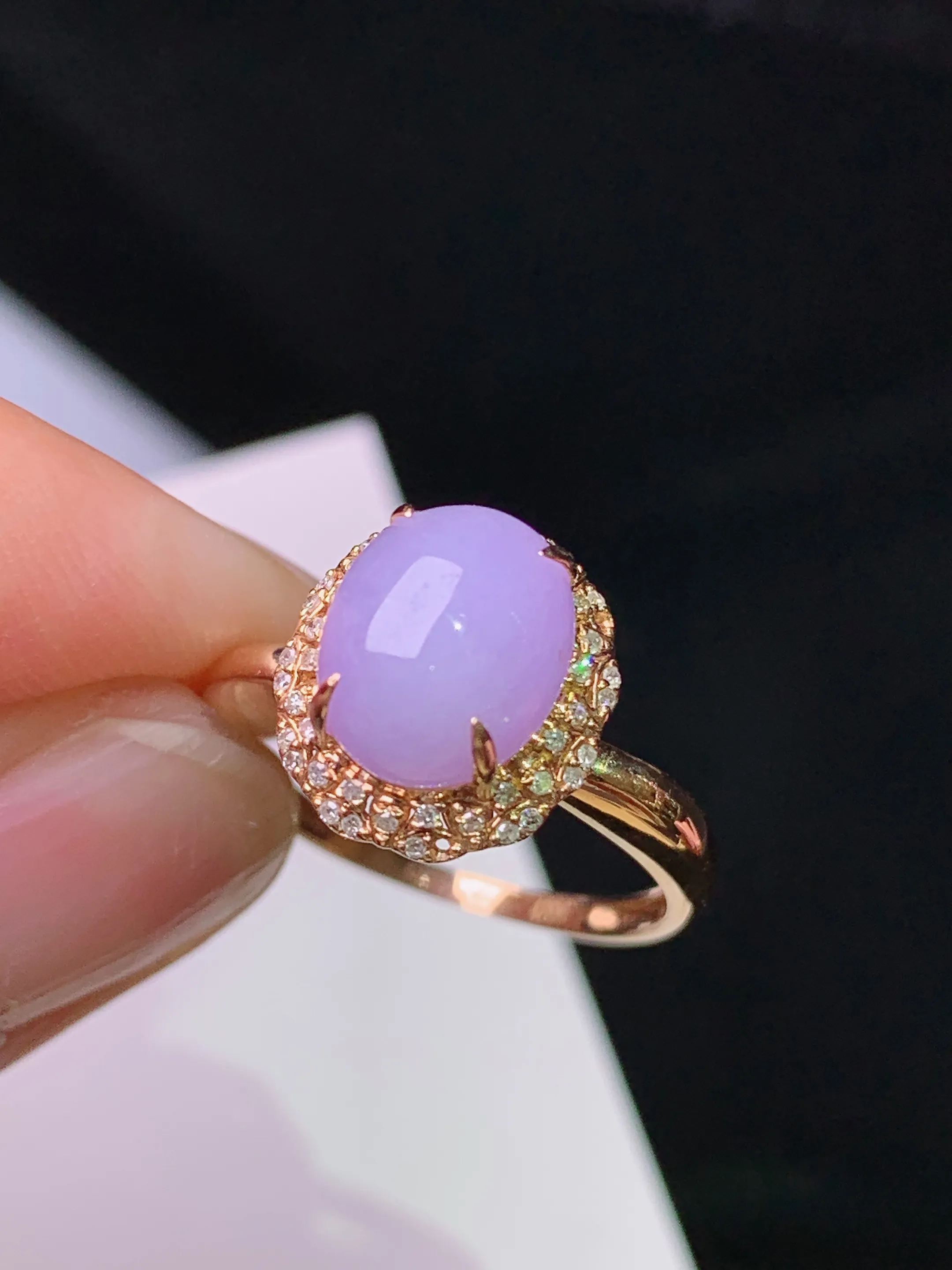 18k金钻镶嵌紫罗兰蛋面戒指 玉质细腻 色泽清新艳丽 圈口13 整体尺寸12*10.5*9.8