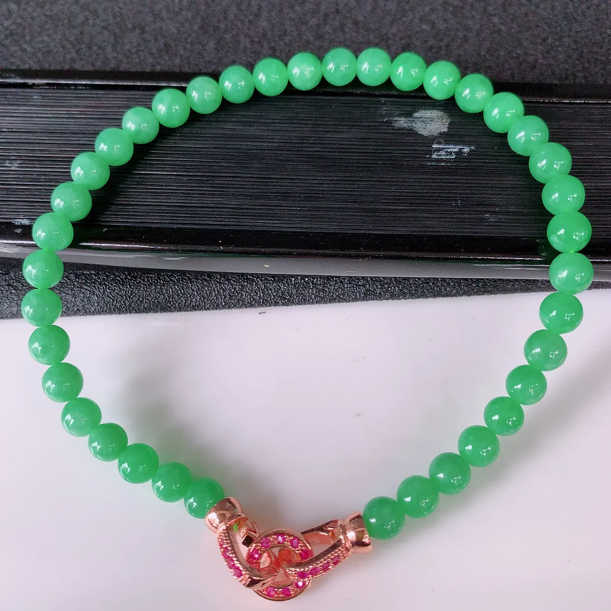 自然光实拍，冰润满绿翡翠手串手链，颜色丰富，料子细腻，高档大气，自戴送礼佳品！#001.1取一尺寸5mm