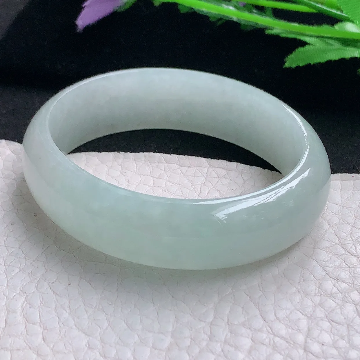 ee自然光56*49*15.5*7轮胎贵妃镯 翡翠A货玉手镯浅绿冰胶秀气玉手环