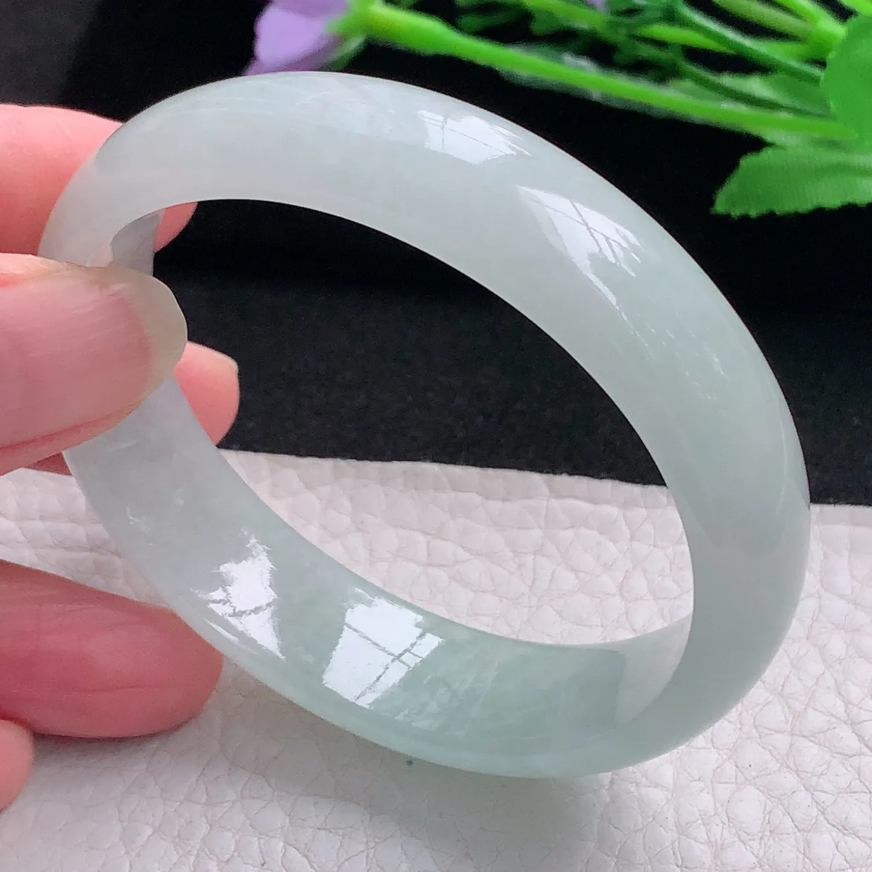 ee自然光56*49*15.5*7轮胎贵妃镯 翡翠A货玉手镯浅绿冰胶秀气玉手环