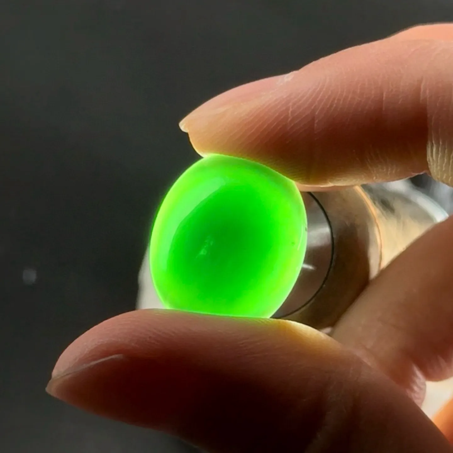 精品墨翠蛋面裸石 种好色正 黑度极好 打灯通透油性十足 尺寸19.2