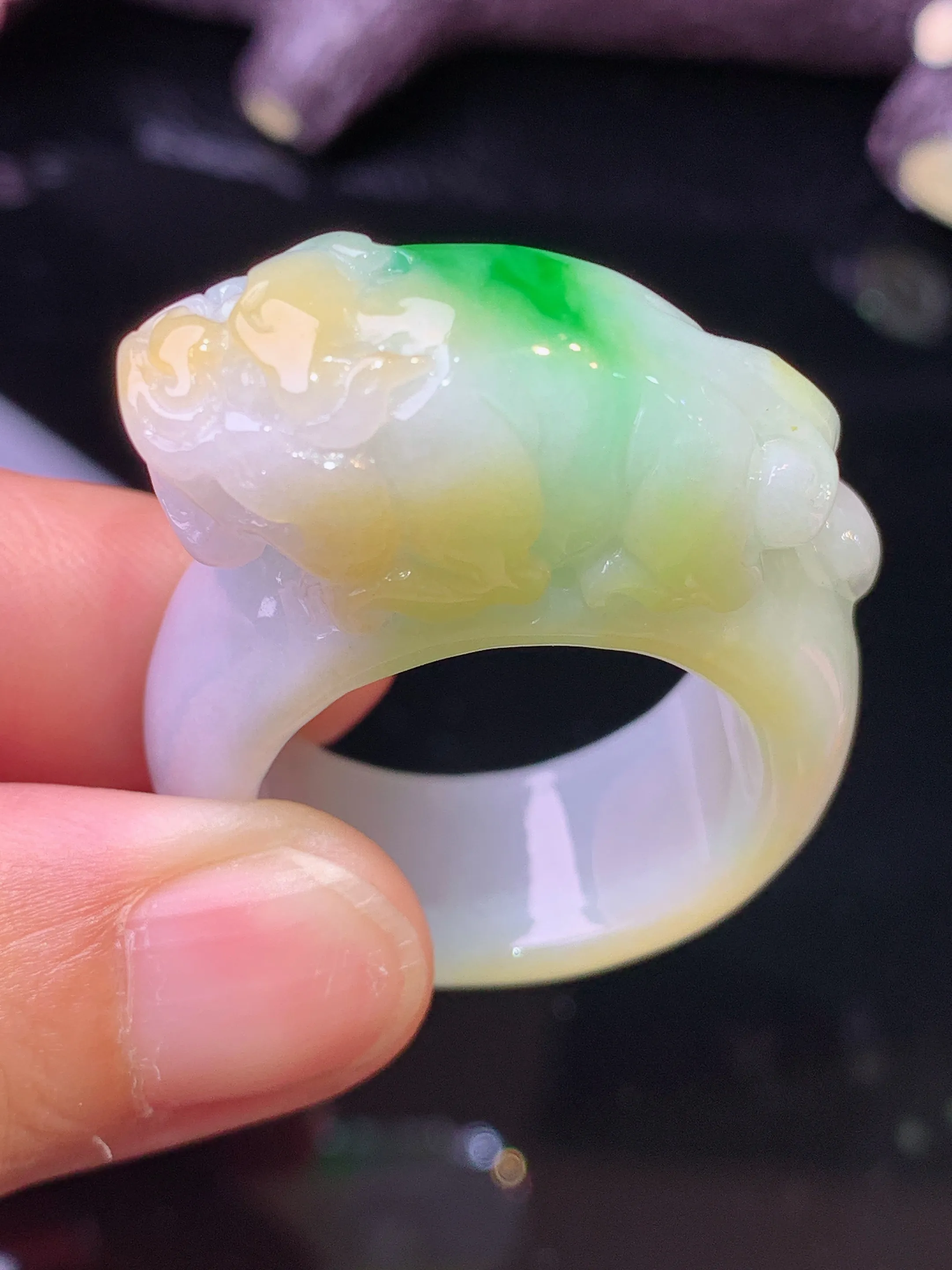 飘黄绿貔貅指环 玉质细腻 色泽清新艳丽 圈口27 整体尺寸41*31.5*11.3
