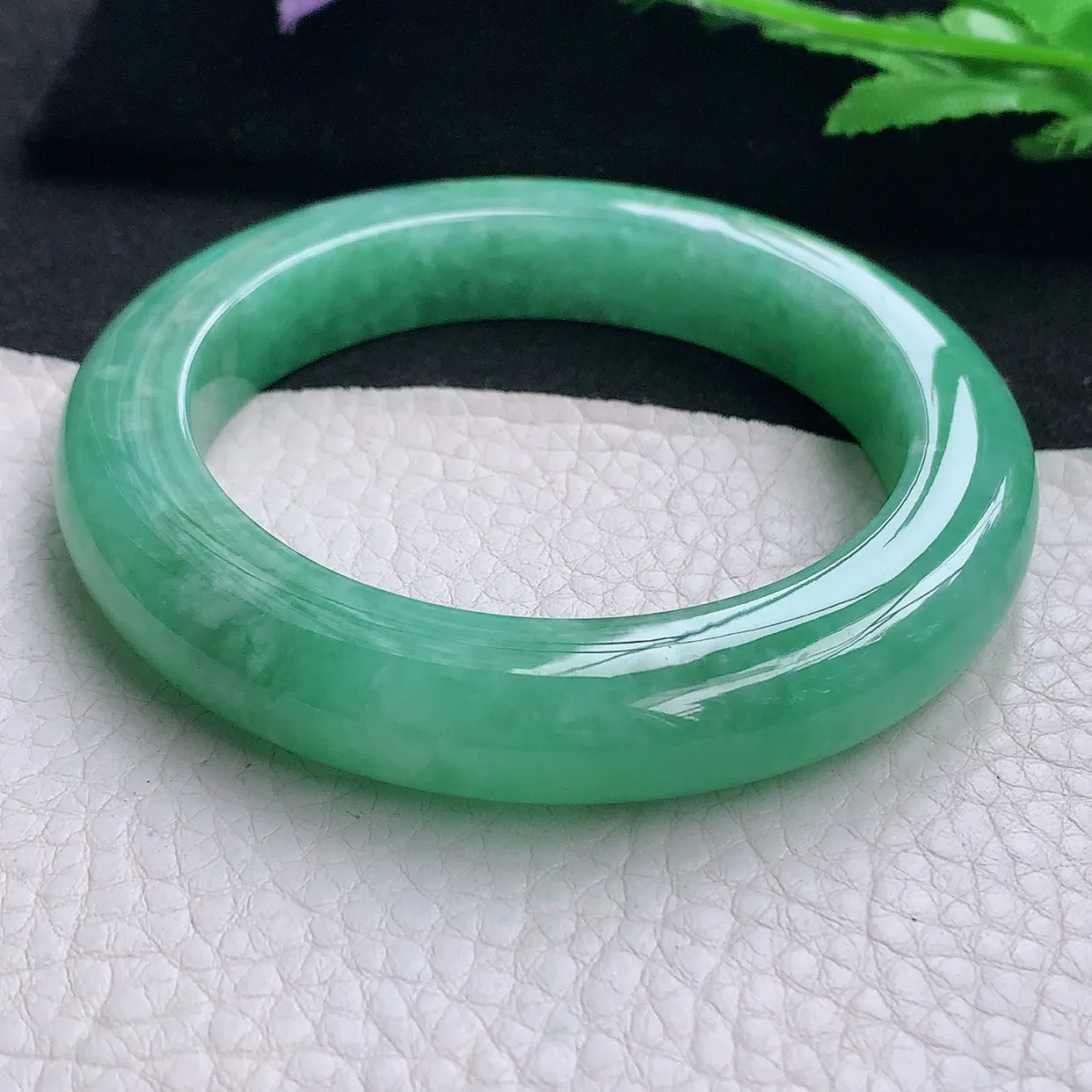 js自然光57*11.5*11平安镯 缅甸翡翠A货玉手镯满绿厚装宽边玉手环