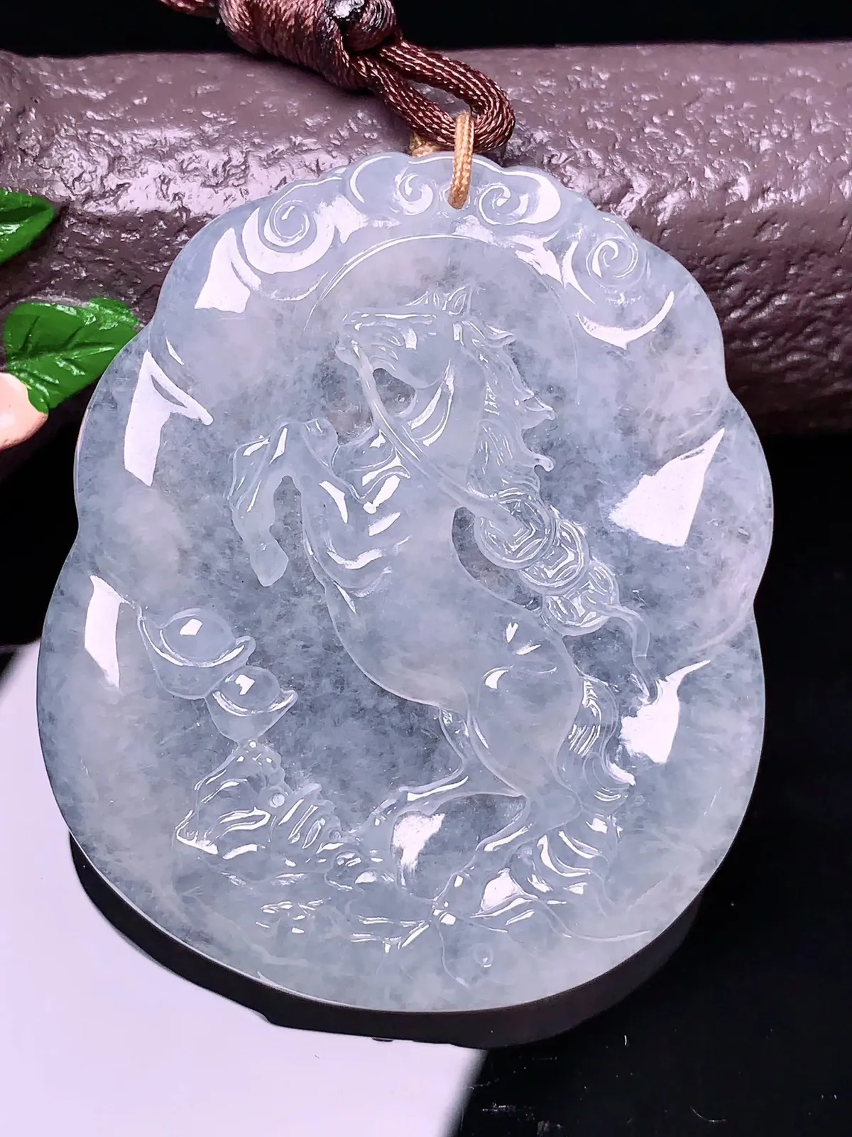 生肖马吊坠 玉质细腻 色泽清新艳丽 整体尺寸51.7*43.8*5.8