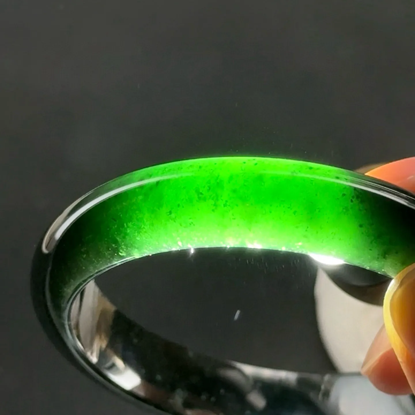 精品墨翠手镯 种好色正 黑度好 打灯通透 油性十足 圈口55.5