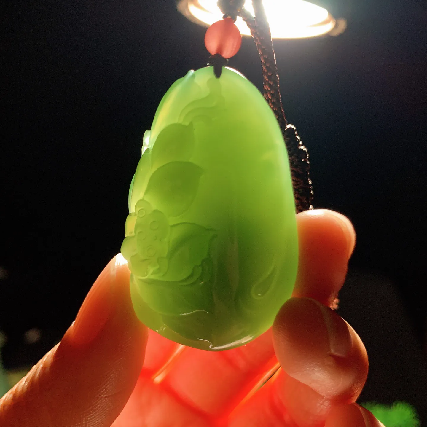 和田玉阳绿猫眼俄罗斯碧玉花开富贵挂件 尺寸45/28/11重22.8克，玉质细腻油润 底色纯净 脂粉好，品质好！lt251223